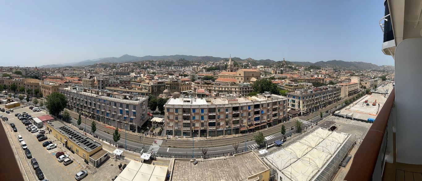 Ausblick vom Balkon MSC World Europa 2016 in Messina